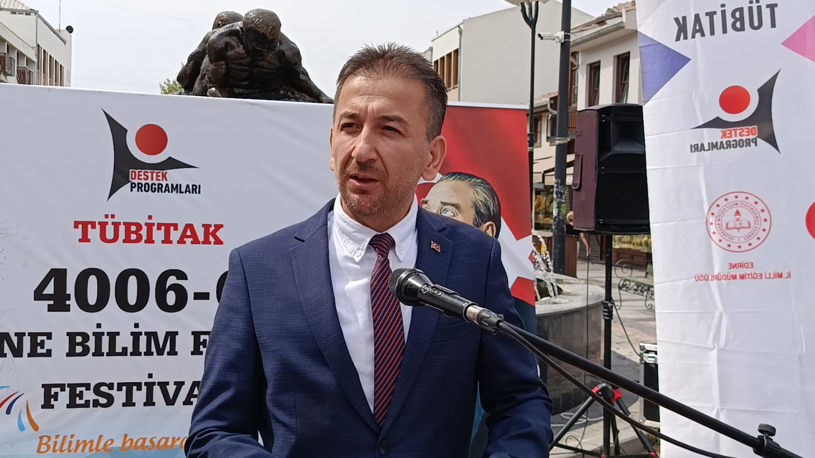 Edirne İl Milli Eğitim Müdürlüğü tarafından düzenlenen TÜBİTAK 4006-C Edirne Bilim Fuarları Festivali’nin açılışı törenle gerçekleştirildi.